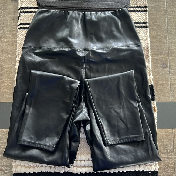 Wilfred Free Faux Leather leggings - Picture 7 of 7